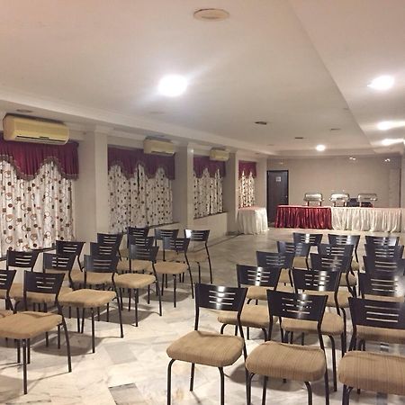 Sarovar Hotel فيساخاباتنام المظهر الخارجي الصورة
