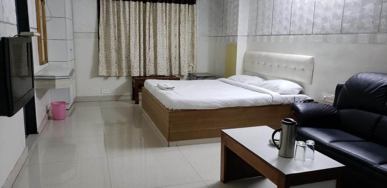 Sarovar Hotel فيساخاباتنام المظهر الخارجي الصورة